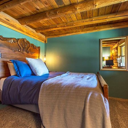 Rowland Log Cabin Home Lyle Bagian luar foto