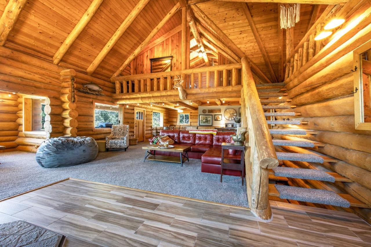 Rowland Log Cabin Home Lyle Bagian luar foto