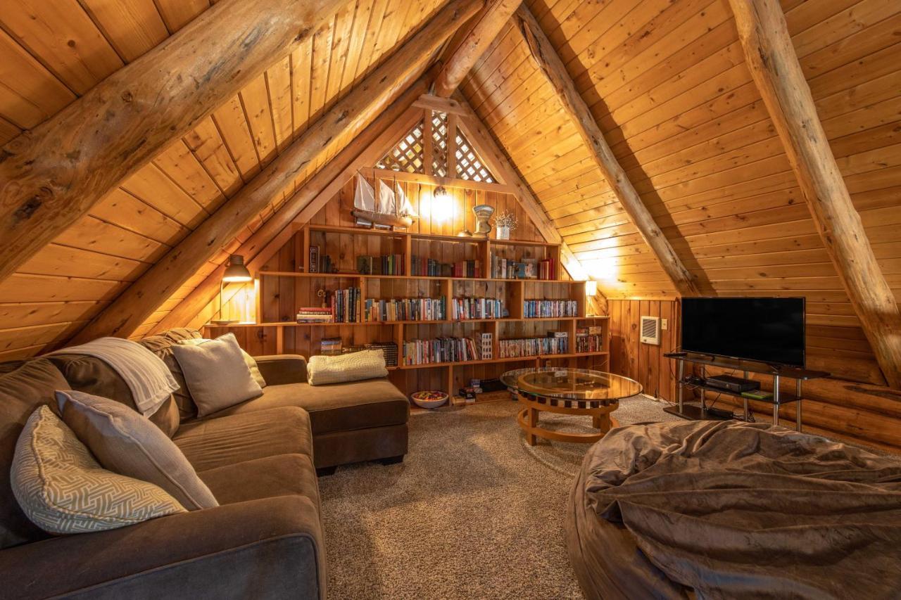 Rowland Log Cabin Home Lyle Bagian luar foto