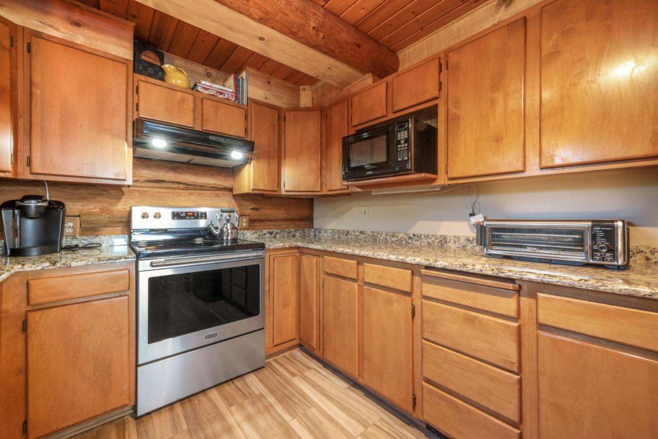 Rowland Log Cabin Home Lyle Bagian luar foto