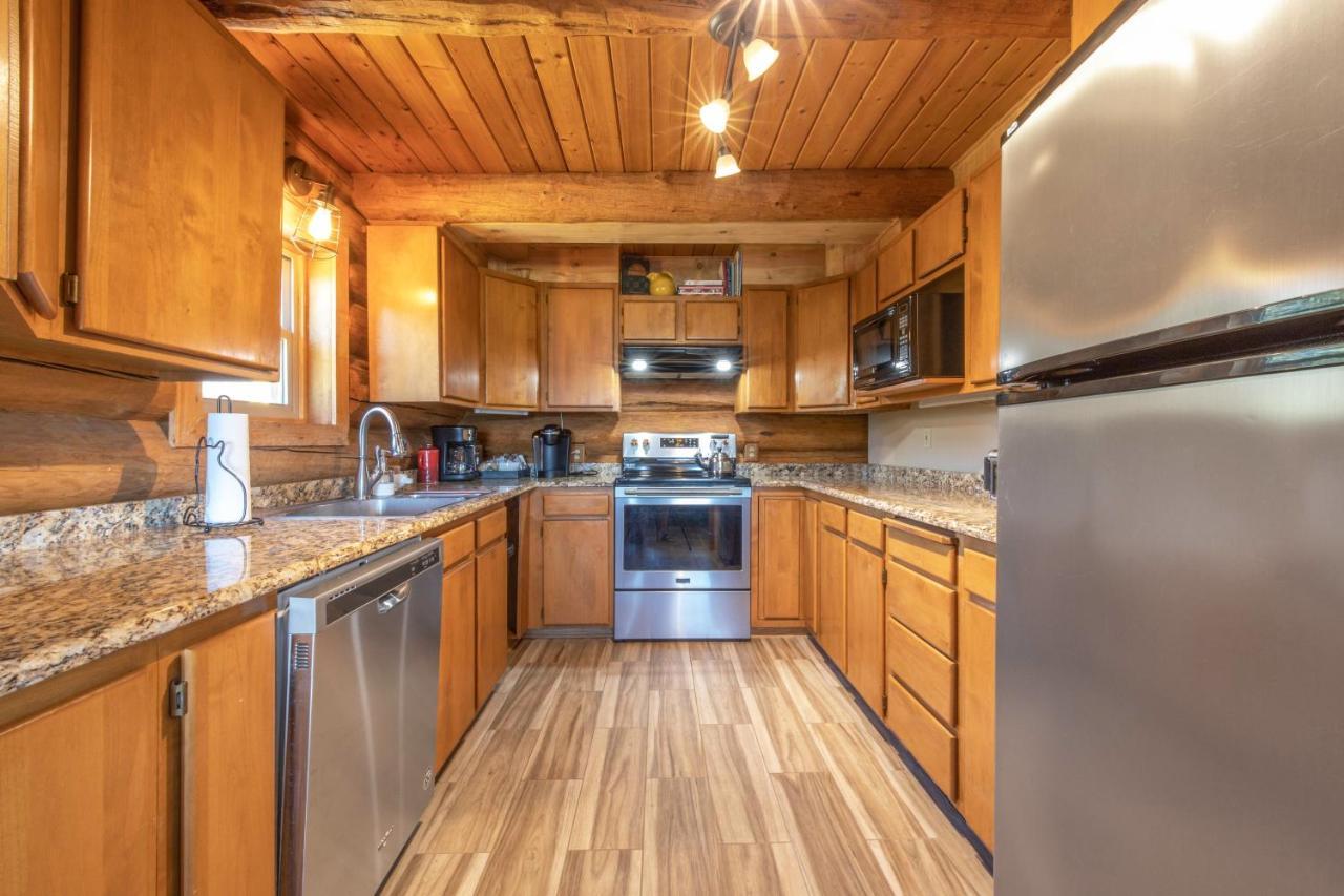 Rowland Log Cabin Home Lyle Bagian luar foto