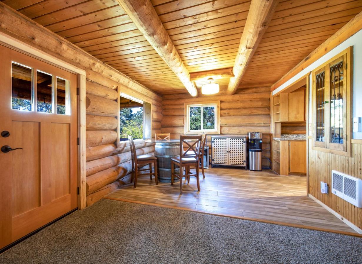 Rowland Log Cabin Home Lyle Bagian luar foto
