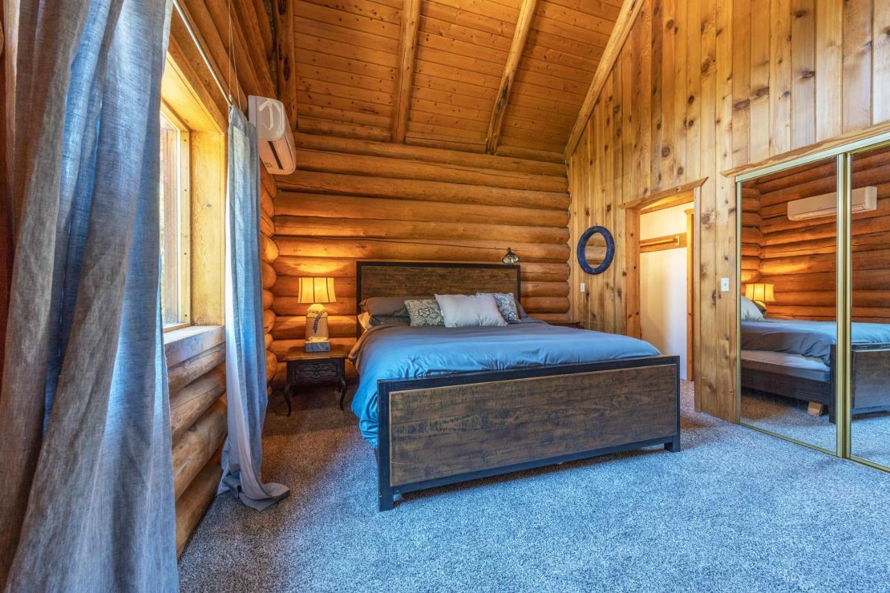 Rowland Log Cabin Home Lyle Bagian luar foto