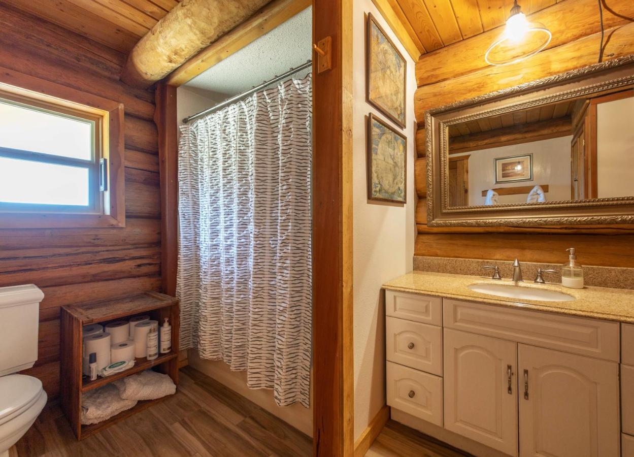 Rowland Log Cabin Home Lyle Bagian luar foto