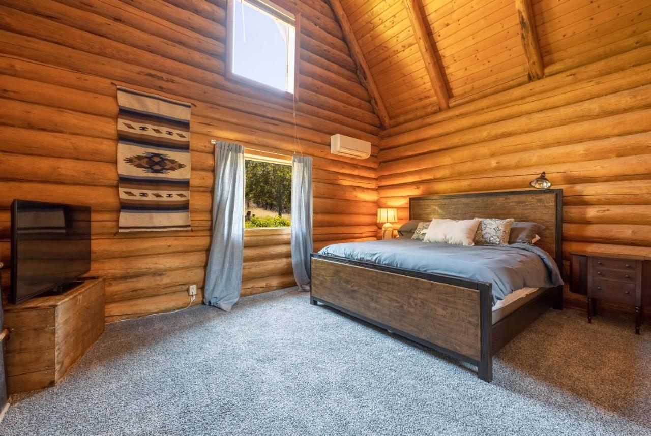 Rowland Log Cabin Home Lyle Bagian luar foto