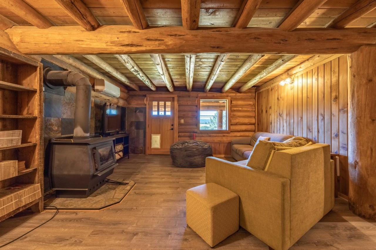 Rowland Log Cabin Home Lyle Bagian luar foto