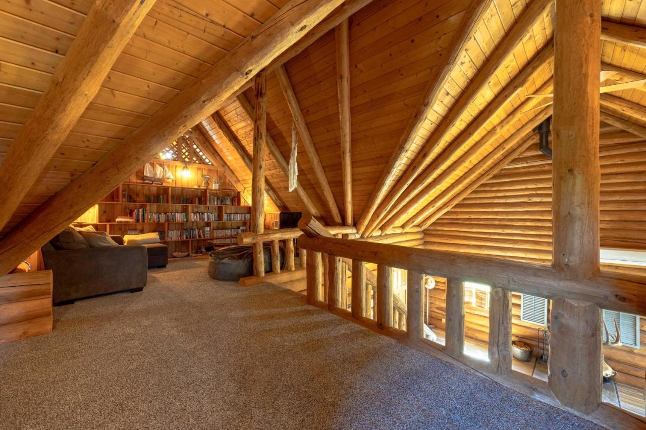 Rowland Log Cabin Home Lyle Bagian luar foto