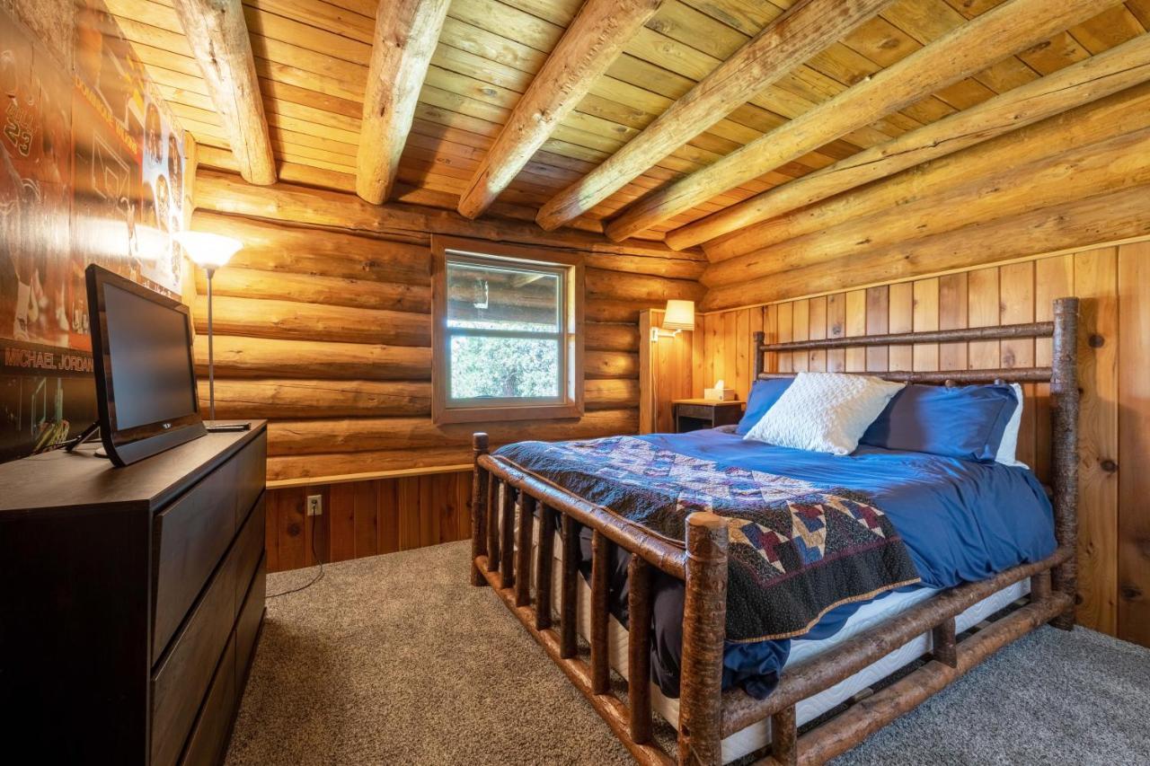 Rowland Log Cabin Home Lyle Bagian luar foto